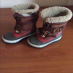 Burberry girls boots